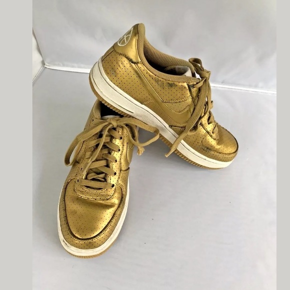 ladies gold tennis shoes